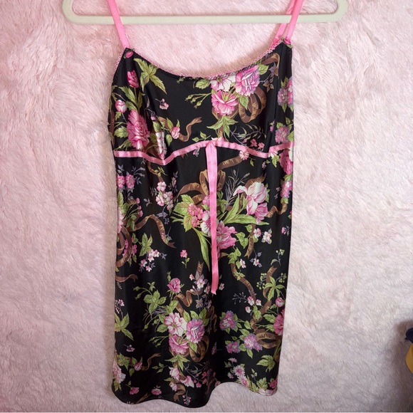 Y2K Victoria’s Secret pink and black floral slip - Picture 3 of 9
